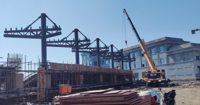 伊宁市23中分校看台管桁架项目